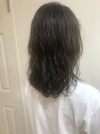 ミディアム カラー パーマ MIOベージュカラー 柔らかいカラーのヘアスタイル