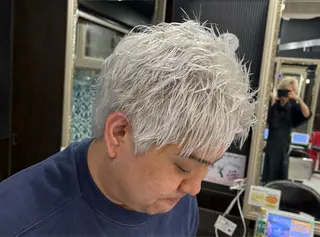 カラー メンズ ホワイト系はお任せ /ブリーチ/店長岩崎のヘアスタイル