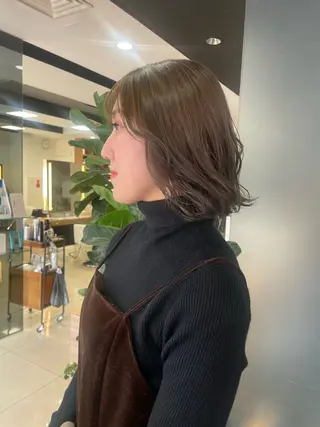 ミディアム カラー ハイトーン/レイヤー 似合わせ・ユキノのヘアスタイル