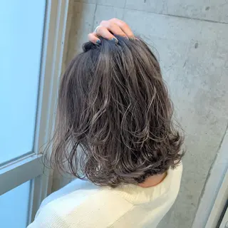 ショート カラー コバヤシ リョウのヘアスタイル