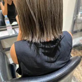 ショート カラー UMEDA FIGAROのヘアスタイル