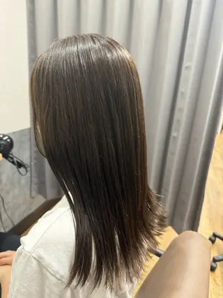 セミロング カラー reeed konnoのヘアスタイル