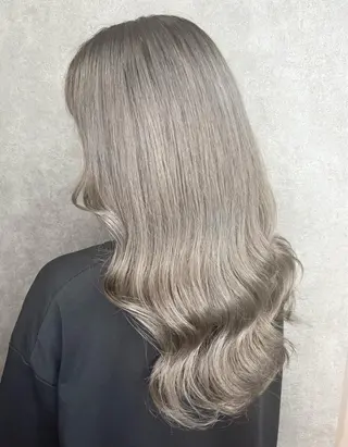 ロング カラー 山口 詩織のヘアスタイル