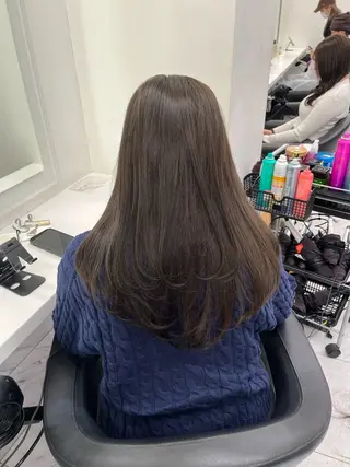 ロング 寒色/ベージュヘア ブリーチありMiOのヘアスタイル
