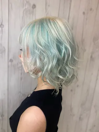 ミディアム ゆぴ☾‪/推しカラー /ハイトーンのヘアスタイル