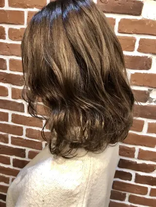 ミディアム ✨色持ちの良い艶 カラー✨蟹江真世のヘアスタイル