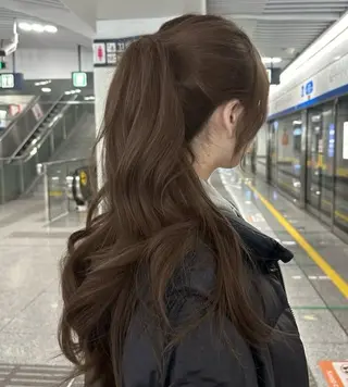 ロング カラー 透明感ベージュ/ レイヤー縮毛矯正のヘアスタイル