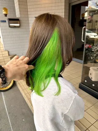 セミロング タカツド ユウキのヘアスタイル