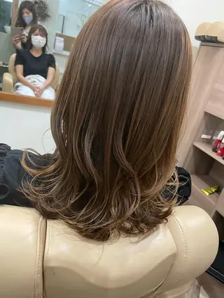 ミディアム カラー 寺本 早希のヘアスタイル