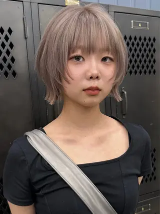 ミディアム カラー イツク ⚡️ ルーツ/ハイトーンのヘアスタイル
