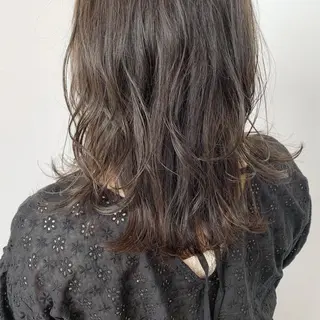 セミロング カラー 【Uneユヌ】菊地 春那のヘアスタイル