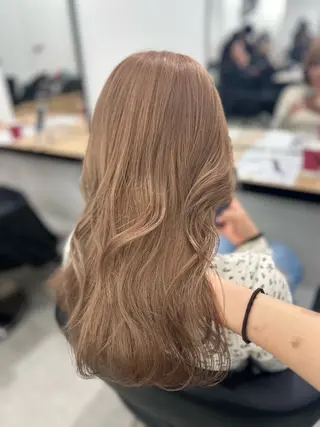 ロング カラー YUKA🤍ベージュ /ミルクティーのヘアスタイル