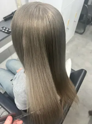 ミディアム ハイトーンカラー 坂本 翼のヘアスタイル