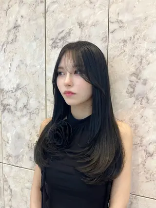 ロング レイヤーカット 新宿🤍Maiのヘアスタイル