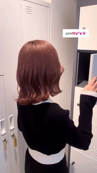 カラー ニトウ レイナのヘアスタイル