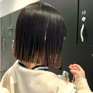 ショート 透け感カラー/ momo🦕🌱のヘアスタイル