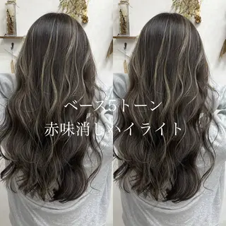 ロング issy/ハイライト ハイトーン／レイヤーのヘアスタイル