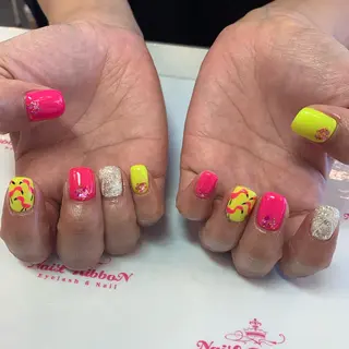 ネイル ネイルリボン 受付スタッフのネイルデザイン