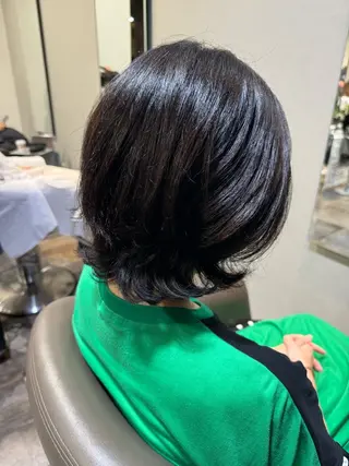 ショート カラー 岡村 真琴のヘアスタイル