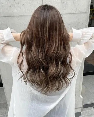ロング 手島 カミラのヘアスタイル