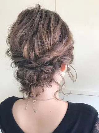 セミロング カラー パーマ ヘアアレンジ 【公式】amble luxe池袋東口🩷のヘアスタイル