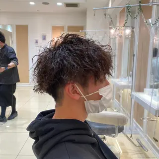 ミディアム パーマ メンズ メンズ特化型美容師 栗山勇人のヘアスタイル