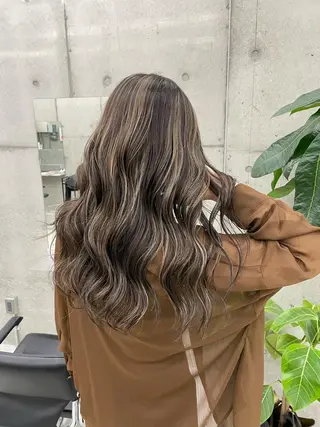 ロング カラー 岡留 愛美のヘアスタイル