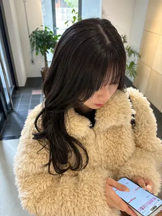 ロング Yui⭐️ 透け感カラーのヘアスタイル