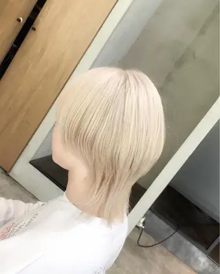 ショート カラー リサ tonieのヘアスタイル
