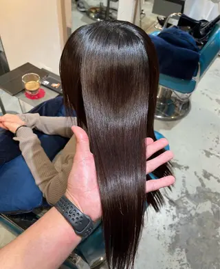 ロング 必ず笑顔で帰っていた だきます！安田祐貴のヘアスタイル