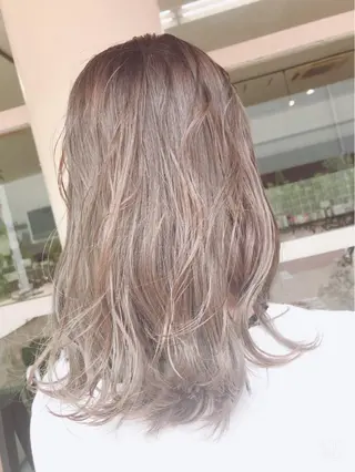 セミロング 小山 明菜のヘアスタイル