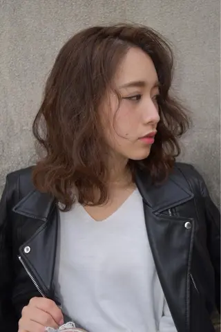 ミディアム セミロング カラー _WHITE高槻店 yusukeのヘアスタイル