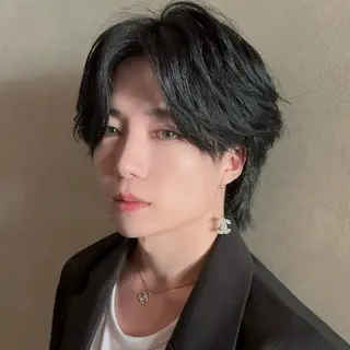 メンズ 曲がる縮毛矯正 センターパート/翼のヘアスタイル