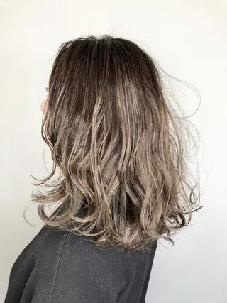 セミロング カラー ナカムラ リナのヘアスタイル