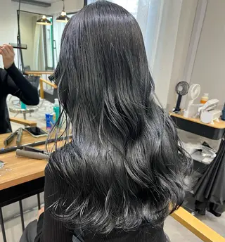 カラー 艶髪ハイトーン✨ 🩷AMI🩷のヘアスタイル