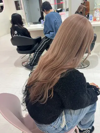 カラー ハイトーン/ベージュ デザイン/りくとのヘアスタイル