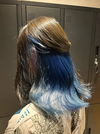 セミロング カラー 🌊インナーカラー 🐬櫻井海星のヘアスタイル