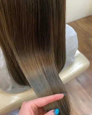 セミロング カラー 小暮 涼華のヘアスタイル