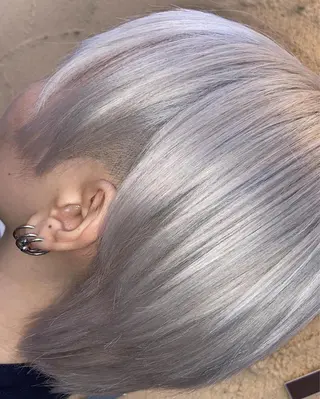 ショート レイヤーカット🖤 SAYAのヘアスタイル