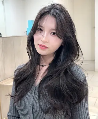 ロング 山下 凪澄のヘアスタイル
