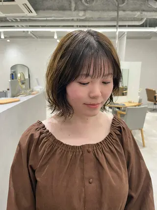 ミディアム パーマ 梅田🫧透明感カラー /小顔レイヤー/未来のヘアスタイル