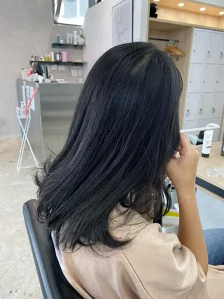 ミディアム カラー オリーブ/アッシュ やわらか透明感カラーのヘアスタイル