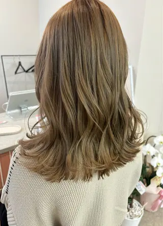 カラー 角谷 靖子のヘアスタイル