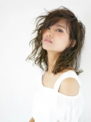 ミディアム 青木 捺稀のヘアスタイル