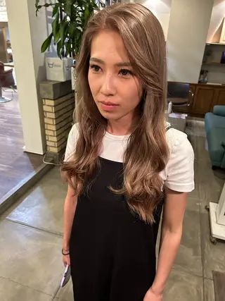 カラー AGREE Momokaのヘアスタイル