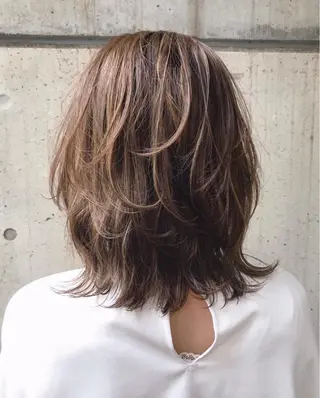 ミディアム カラー パーマ AKI アキのヘアスタイル