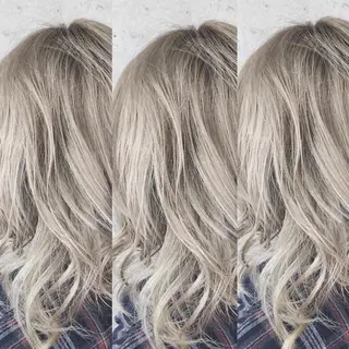 ミディアム カラー 福森 みずきのヘアスタイル