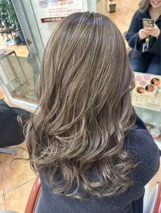 カラー PARIS PARI 西条店所属・廣藤 梨花のヘアスタイル