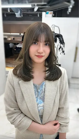 カラー 韓国風レイヤーカラー ライムのヘアスタイル