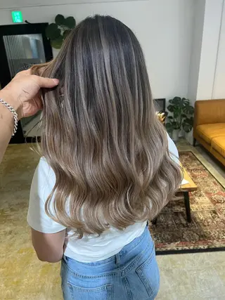 ロング カラー Merly Osakaのヘアスタイル